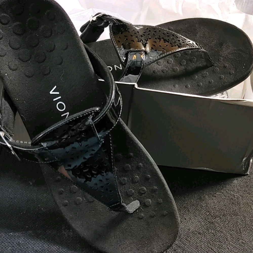 Vionic Wanda T-strap sandal with arch support